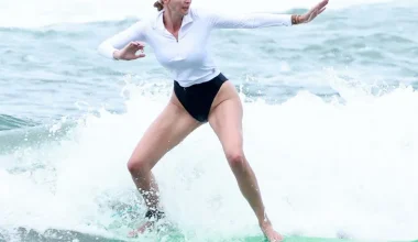 Ιβάνκα Τραμπ: Σέρφινγκ στην Κόστα Ρίκα και «hanging ten» στα κύματα (φώτο)