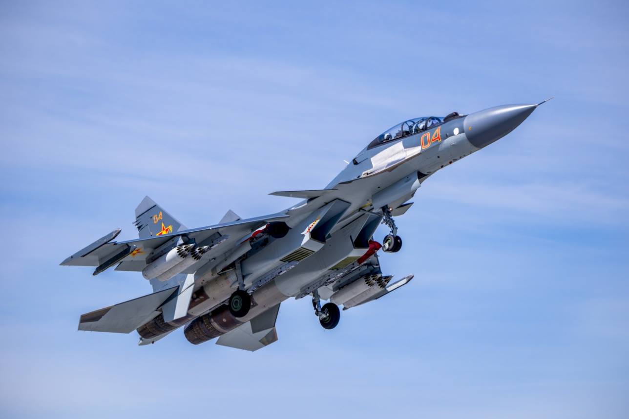 Ρωσικό Su-30SM «κατάπιε» με υπερβόμβα 3.000 κιλών άνδρες της 3ης Ταξιαρχίας Αζόφ στο Χάρκοβο – Δείτε βίντεο