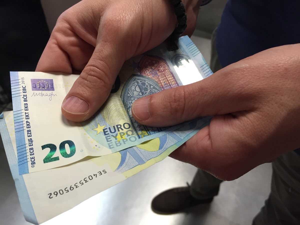 Στο «στόχαστρο» της εφορίας χαρτζιλίκια & οικογενειακές συναλλαγές: Οι πολίτες φοβούνται να χρησιμοποιήσουν τα λεφτά τους