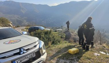 Θάνατος 46χρονης οδηγού από πτώση οχήματος σε χαράδρα στην Αιγιάλεια