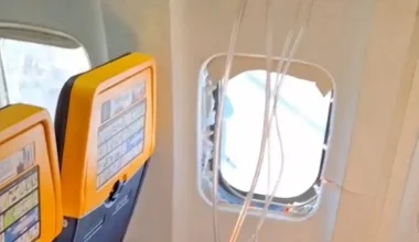 Ryanair: Νέο βίντεο ντοκουμέντο με τον 61χρονο που βρέθηκε μισός έξω από το αεροπλάνο