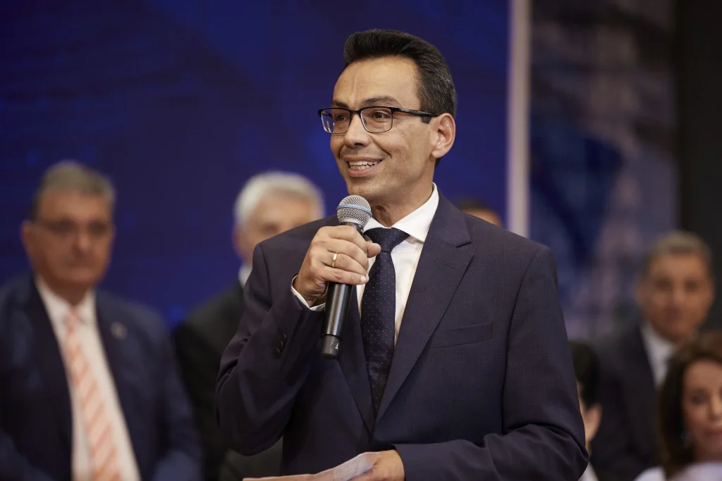 Παραιτήθηκε ο Σ.Σέρμπος από σύμβουλος εξωτερικής πολιτικής του Κ.Μητσοτάκη
