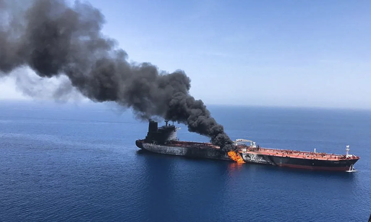 Πλήγμα σε πετρελαιοφόρο κοντά σε λιμάνι της Σαουδικής Αραβίας – Ποιος φέρεται να το προκάλεσε σύμφωνα με την UKMTO