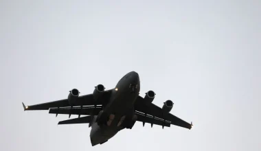 Αναχώρησε από τη Μόσχα το αμερικανικό Boeing C-17 Globemaster III που φέρεται να μετέφερε τον επικεφαλής της CIA