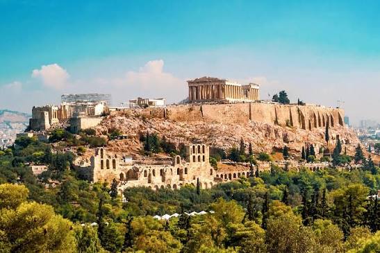Ποιοι τουρίστες ξοδεύουν τα περισσότερα στην Ελλάδα – Η κατάταξη των έξι μεγάλων αγορών