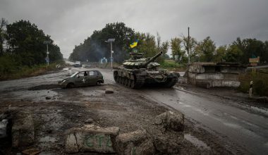 Οι Ρώσοι χτύπησαν σφοδρά το Ιζίουμ: Εκκενώνεται το μεγαλύτερο μέρος της πόλης του Χαρκόβου (βίντεο)
