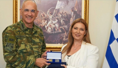 Ο αρχηγός ΓΕΕΘΑ συναντήθηκε με την Ισραηλινή πρέσβη στην Ελλάδα Πνίνατ Γενάι – Τι συζήτησαν