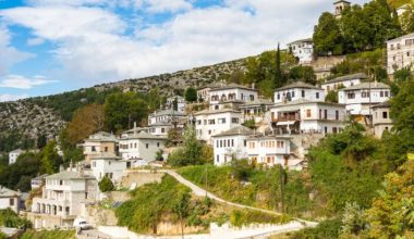 Το χωριό της Ελλάδας που έχει έως και 6 βαθμούς χαμηλότερη θερμοκρασία από τις υπόλοιπες περιοχές