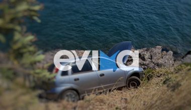 Tυχερή μέσα στην ατυχία της γυναίκα στη Χαλκίδα: Για λίγο δεν έπεσε το όχημά της στη θάλασσα (φωτογραφίες)