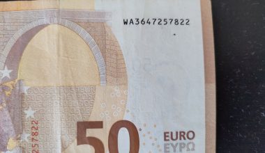 Δεν είναι τυχαίοι: Γιατί τα χαρτονομίσματα έχουν σειριακούς αριθμούς;