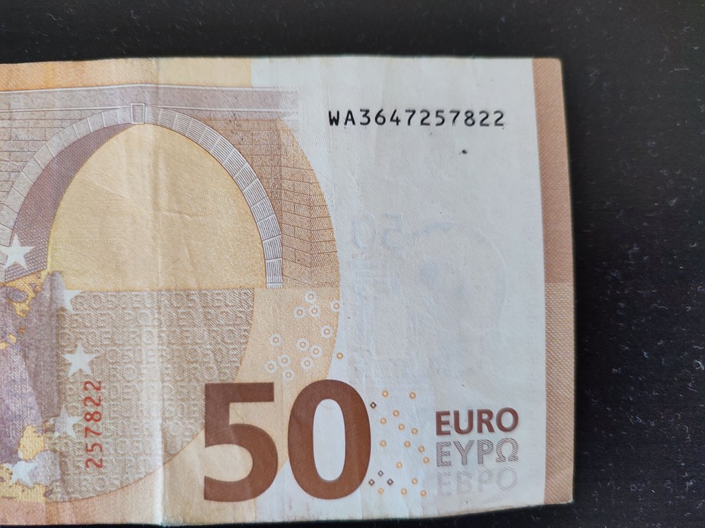 Δεν είναι τυχαίοι: Γιατί τα χαρτονομίσματα έχουν σειριακούς αριθμούς;