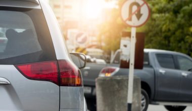 Έως και 4.000 ευρώ το πρόστιμο για παράνομη αναστροφή – Πότε αφαιρείται το δίπλωμα για 8 χρόνια