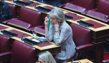 Στα «άκρα» η κόντρα της ΝΔ με την Ε.Ακρίτα: «Δεν πρόκειται να την ψηφήσουμε για αντιπρόεδρο της Βουλής»
