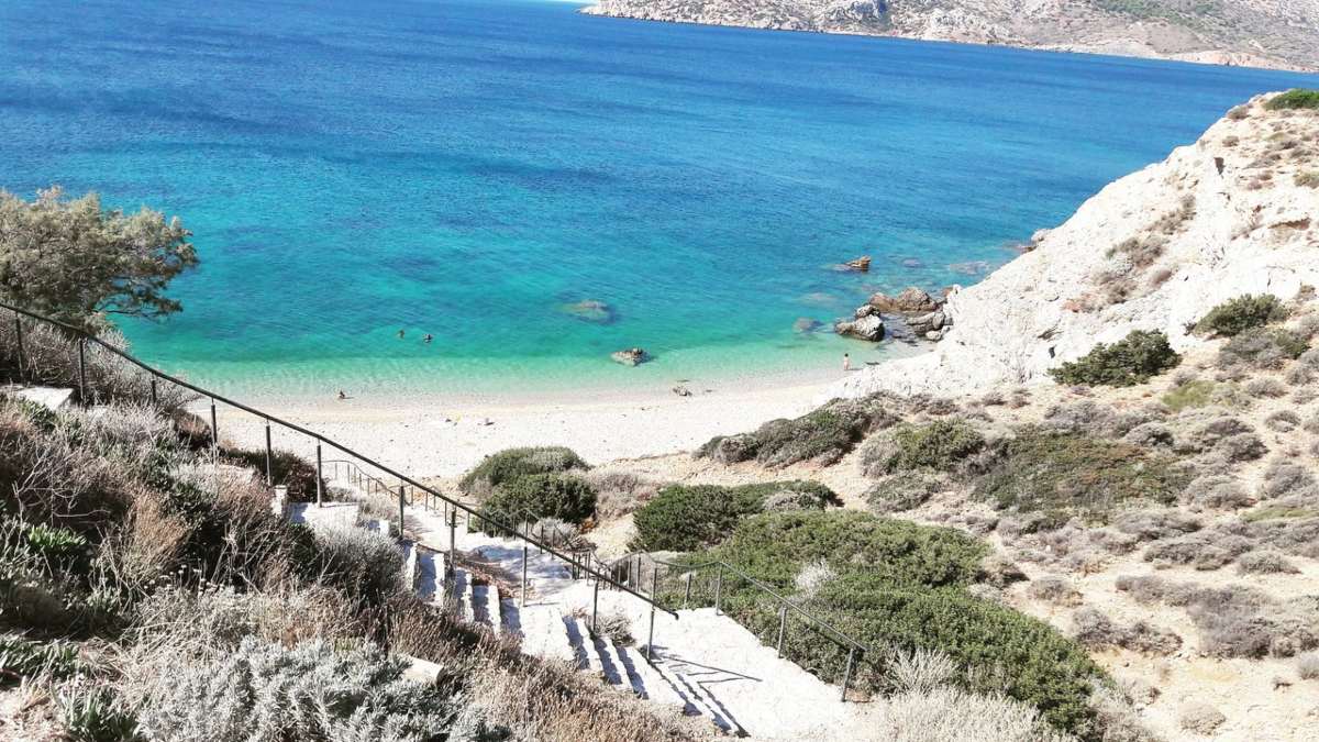 Οι πέντε παραλίες της Αττικής για δροσερές βουτιές στο τέλος του Αυγούστου