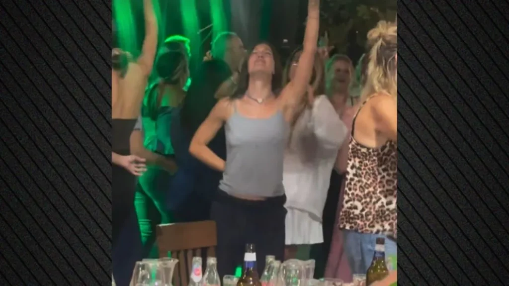 Κλέλια Ανδριολάτου: Έξαλλο γλέντι σε πανηγύρι φορώντας φόρμα