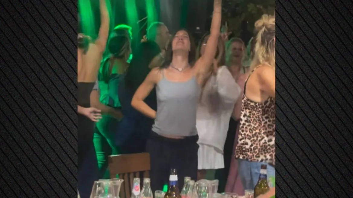 Κλέλια Ανδριολάτου: Έξαλλο γλέντι σε πανηγύρι φορώντας φόρμα