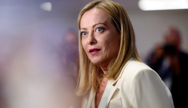 Η κυβέρνηση Τ.Μελόνι αρατείνει τη μείωση των φόρων στο πετρέλαιο κίνησης και σχεδιάζει μονιμότερο μέτρο
