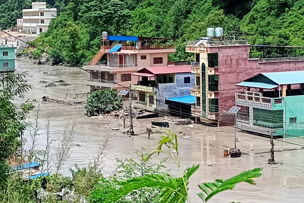 Ενεργοποιούν ανθρωπιστική βοήθεια για το Νεπάλ – Αποστολή μέχρι και σάκων για τους νεκρούς
