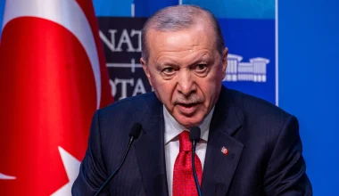 Τουρκία: Έρευνα για τον Τίμοθι Ας μετά από σχόλιο για τον Ρ.Τ.Ερντογάν – Τι απάντησε ο ίδιος