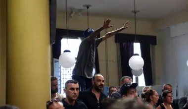 Λέσβος για αφθώδη πυρετό: Κτηνοτρόφοι κόντεψαν να λιντσάρουν αυτοδιοικητικούς και υπαλλήλους (βίντεο)
