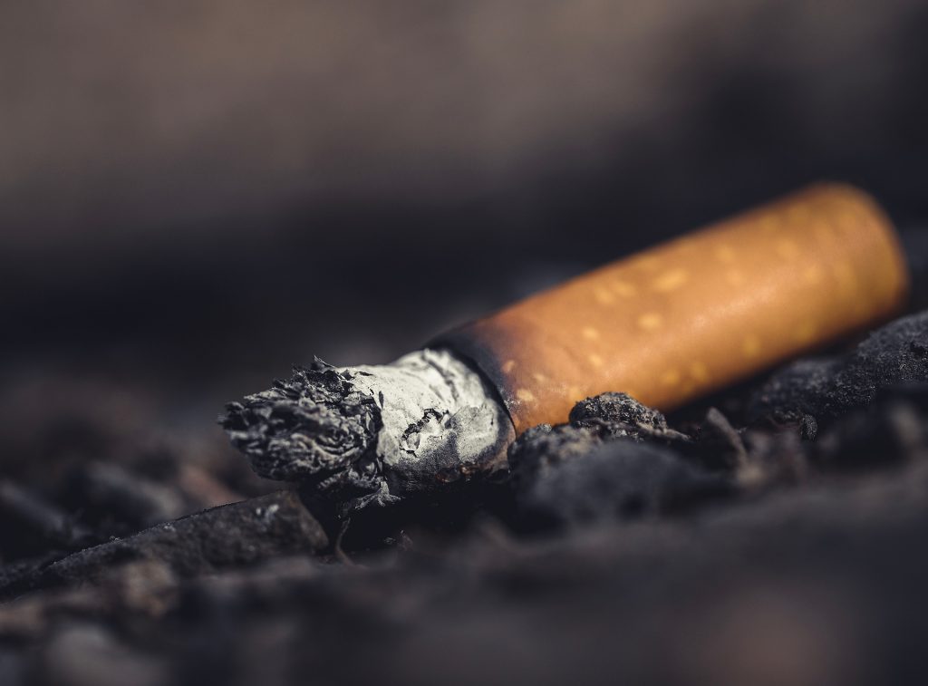 Η πιο αποτελεσματική μέθοδος για να κόψετε το κάπνισμα δεν είναι ούτε τσίχλες ούτε αυτοκόλλητα