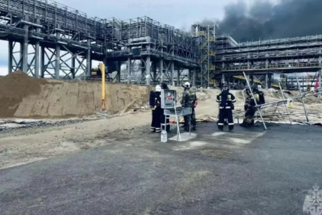 Ρωσία: Στους 15 οι νεκροί από τη φωτιά στο χημικό συγκρότημα «Αμούρ» (βίντεο)