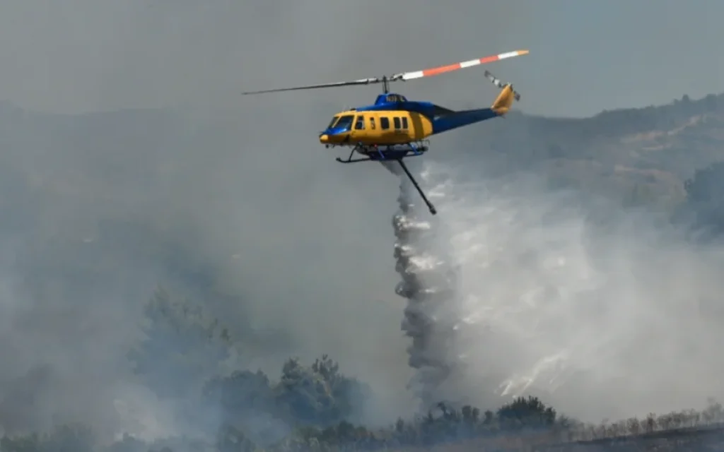 Κόνιτσα: Πυροσβεστικό ελικόπτερο σε αναγκαστική προσγείωση – Έχασε τον κάδο πυρόσβεσης κατά τη λήψη νερού