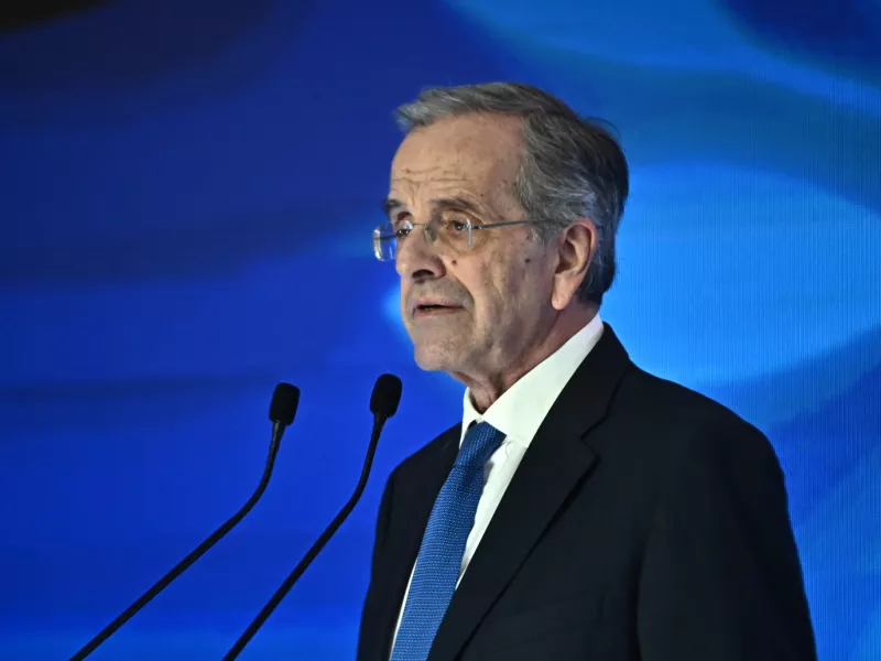 Η ΝΔ φοβάται απώλειες στα δεξιά ενώ κυνηγά την κεντρώα ψήφο – Ο Α.Σαμαράς παραμονεύει