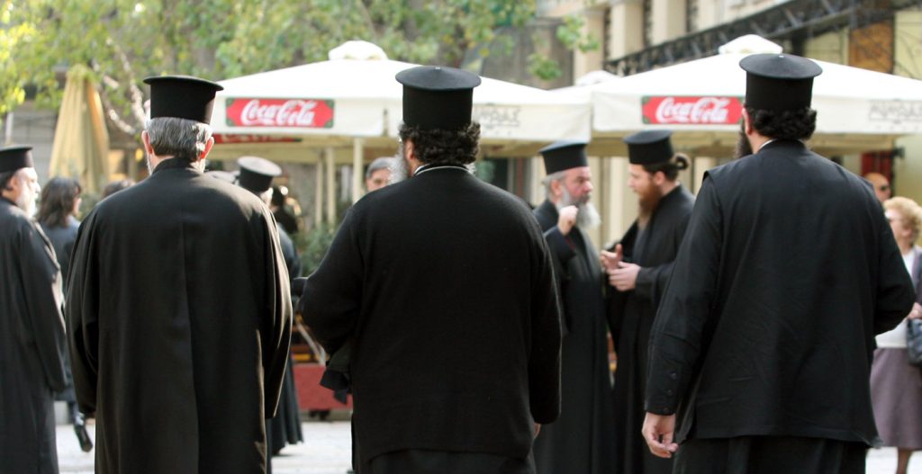 Γιατί οι μοναχοί φορούν μαύρα και τι συμβολίζει το ένδυμά τους;