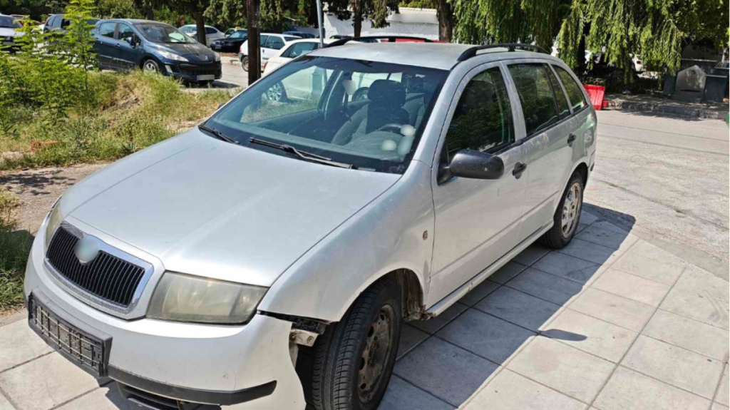 Χειροπέδες σε διακινητή στις Σέρρες: Έκρυβε στο αμάξι του 9 παράνομους αλλοδαπούς – Ανάμεσά τους 4 ανήλικοι
