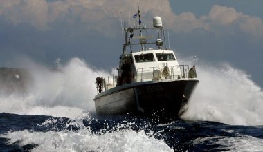 Χαροπαλεύει 30χρονη Ιταλίδα που χτύπησε σε προπέλα θαλαμηγού στους Οθωνούς
