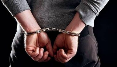Πειραιάς: Ψυχολόγος συνελήφθη για διακίνηση ναρκωτικών – Στη δικογραφία και γνωστή τραγουδίστρια