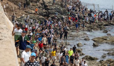«Βράζει» ξανά η Θέουτα: Ντόπιοι έκαψαν καταυλισμούς παράνομων μεταναστών (βίντεο)
