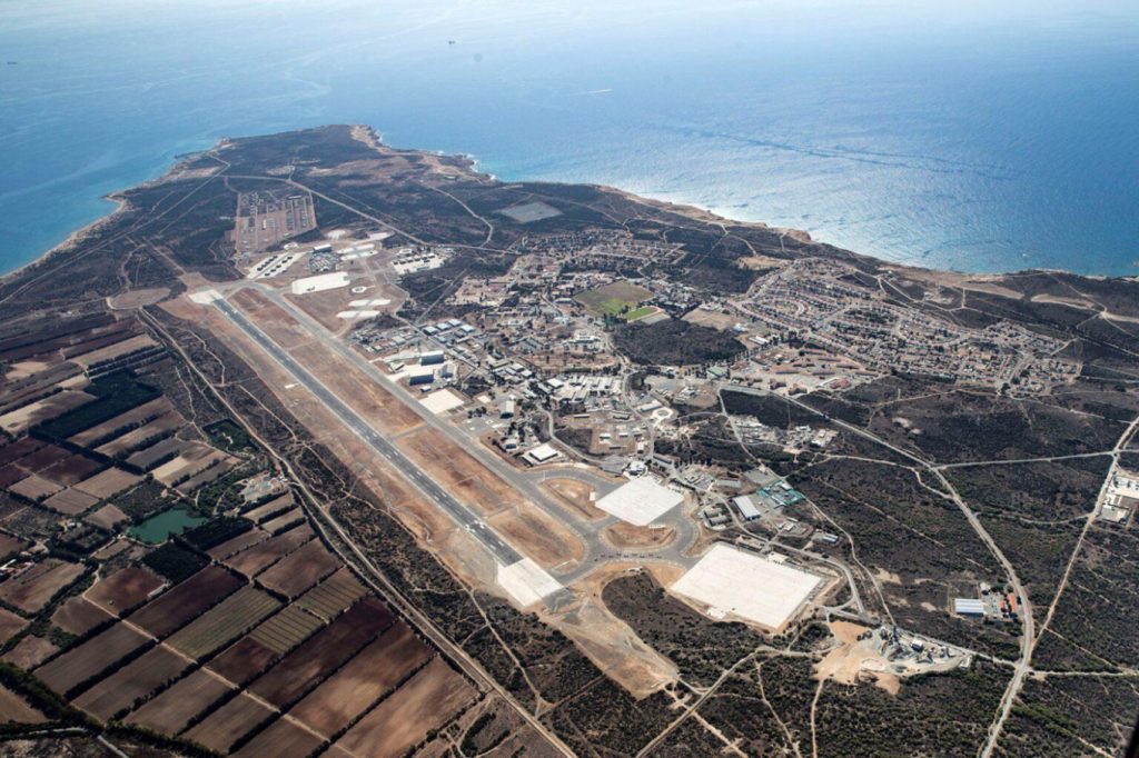 Οι Βρετανοί ανησυχούν ότι οι Κινέζοι κατασκοπεύουν τη βάση τους στην Κύπρο