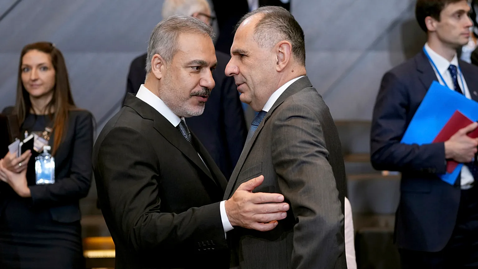 Διπλό «εγκεφαλικό» της Αθήνας: «Στον αέρα» όλες οι αποθήκες όπλων των ΕΔ & τουρκικό «σκριν» στις «γκρίζες ζώνες»