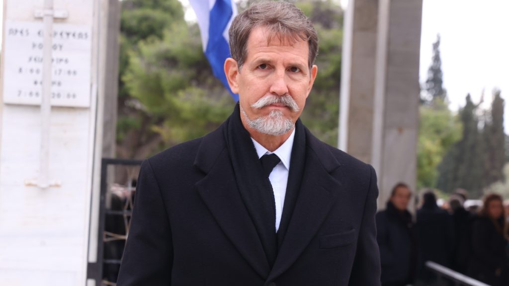 Η ανάρτηση του Παύλου Ντε Γκρες: «Με βαθιά θλίψη πληροφορήθηκα την απώλεια του αγαπημένου μου θείου»