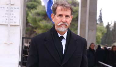 Η ανάρτηση του Παύλου Ντε Γκρες: «Με βαθιά θλίψη πληροφορήθηκα την απώλεια του αγαπημένου μου θείου»