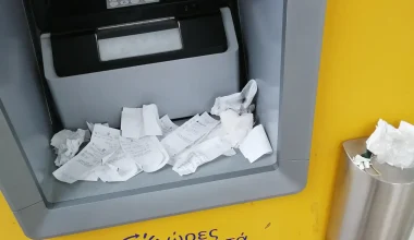 Τεράστιο λάθος: Δείτε γιατί δεν πρέπει να εκτυπώνετε απόδειξη από το ΑΤΜ εάν δεν την χρειάζεστε