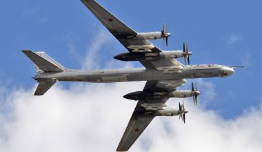 Ρωσικό βομβαρδιστικό Tu-95MS χτυπήθηκε από τους Ουκρανούς στο Σαράτοφ (φωτογραφίες)