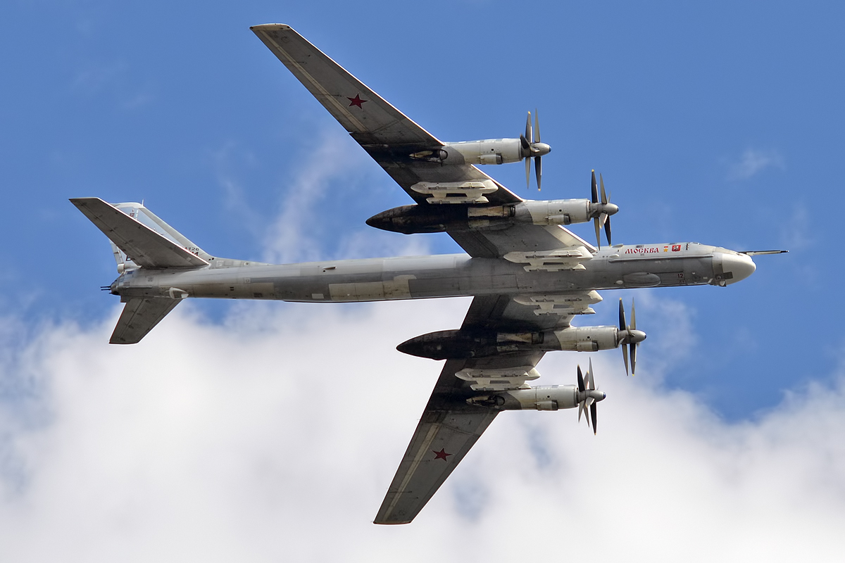 Ρωσικό βομβαρδιστικό Tu-95MS χτυπήθηκε από τους Ουκρανούς στο Σαράτοφ (φωτογραφίες)