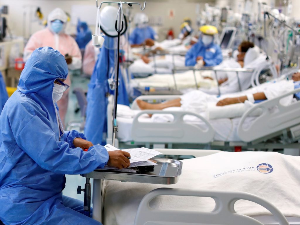 CDC: Ανησυχητική αύξηση  στα κρούσματα COVID-19 σε 48 πολιτείες των ΗΠΑ – Εγκρίθηκαν νέα εμβόλια