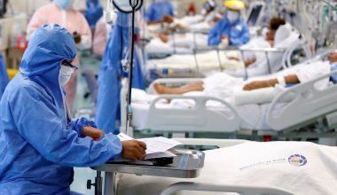 CDC: Αυξητική τάση στα κρούσματα COVID-19 σε 48 πολιτείες των ΗΠΑ – Εγκρίθηκαν νέα εμβόλια