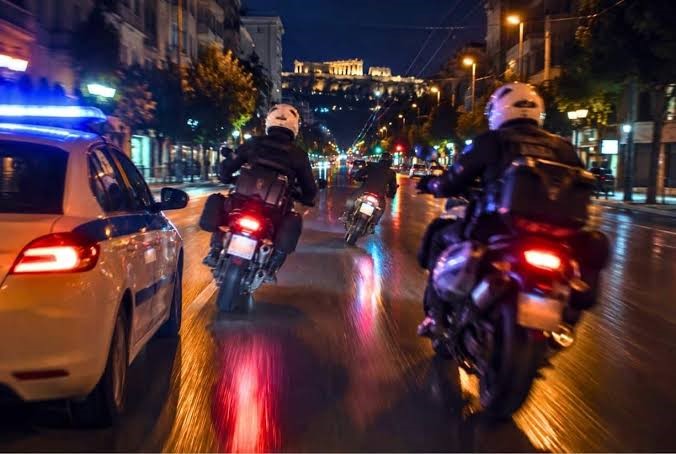 41χρονος αλλοδαπός παραβίασε όλο τον ΚΟΚ με μοτοσυκλέτα στο κέντρο της Αθήνας