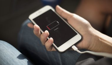 Ο λόγος που το κινητό φορτίζει γρήγορα στην αρχή και μετά «κολλάει»