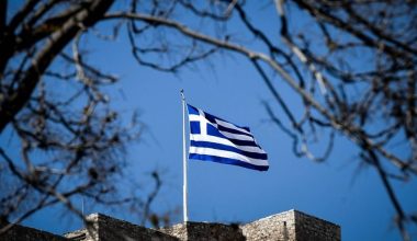 Ντροπιαστική εμφάνιση από στρατιωτικό άγημα στην Ακρόπολη: Σαν διαλυμένη διαδήλωση (βίντεο)
