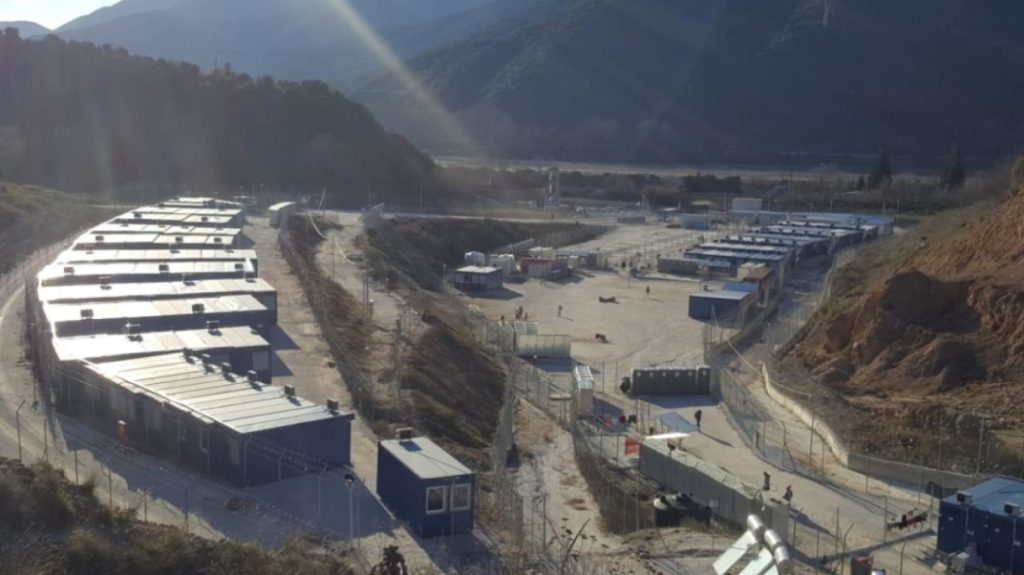Νέα εξέγερση παράνομων μεταναστών στην Σιντική – Με χημικά κατάφεραν να τους ελέγξουν