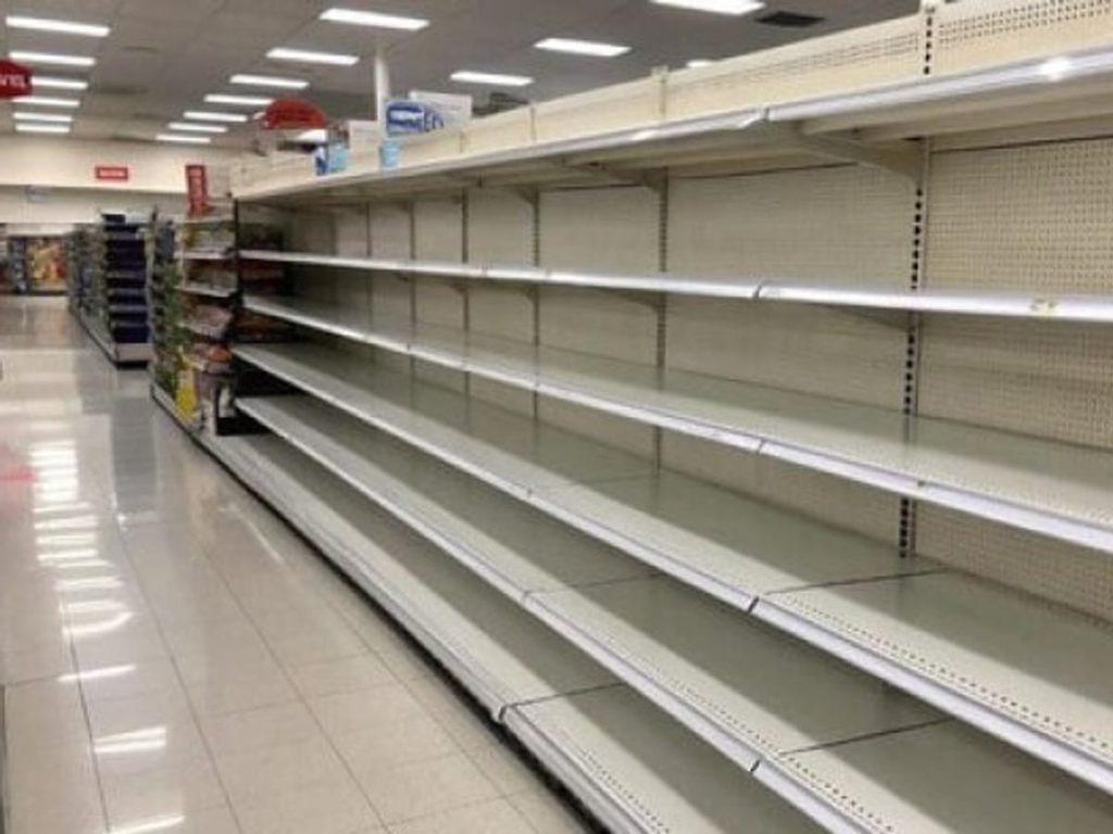 Πρωτοφανή πλάνα και στο «απομακρυσμένο» Λβιβ της Ουκρανίας: Άδειασαν τα ράφια σε μεγάλα σούπερ μάρκετ (βίντεο)