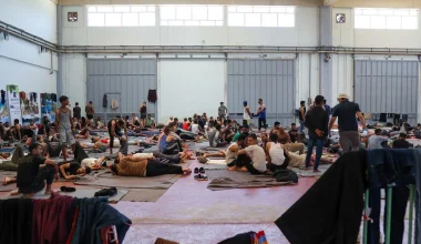 Εικόνες για γέλια και για κλάματα: «Ανήλικοι» αλλοδαποί παίζουν με παιχνίδια σε ΜΚΟ στο Κιλκίς