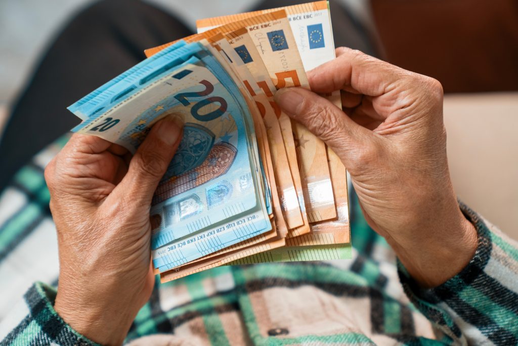 e-EΦΚΑ: Δείτε πότε θα καταβληθούν οι συντάξεις Οκτωβρίου