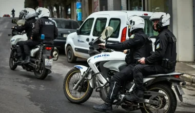 Πλαστά χαρτονομίσματα, μαχαίρι «πεταλούδα» και κλεμμένα μετρητά είχε μαζί του ο συλληφθείς στη Σάμο